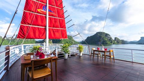 Amazing Halong Bay Luxury Sailing Vietnam
